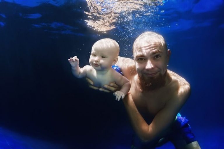 Clases de natación para bebés