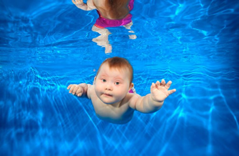 Clases de natación para niños con Síndrome de Down