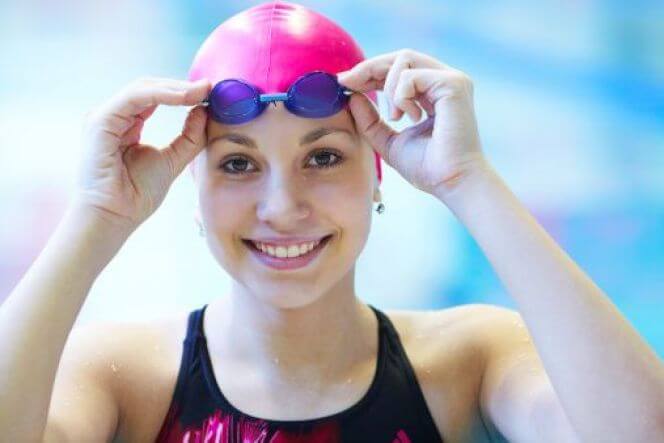 Cómo se pone la gorra de natación