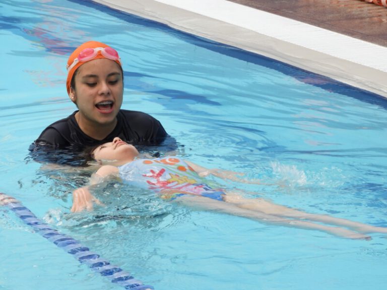 Clases de natación, actividad extracurricular