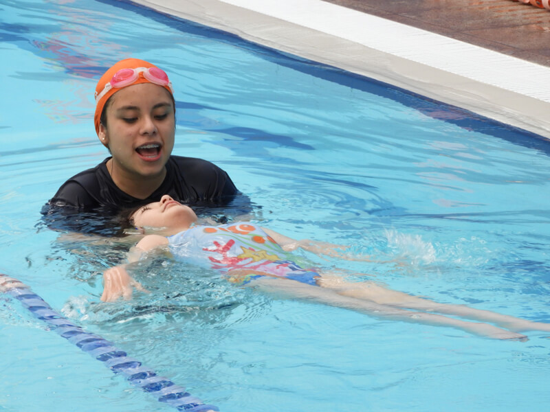 Clases de natación, actividad extracurricular