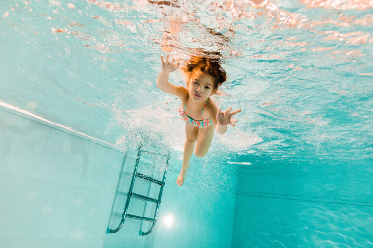Autismo, ¿cómo ayuda la natación?