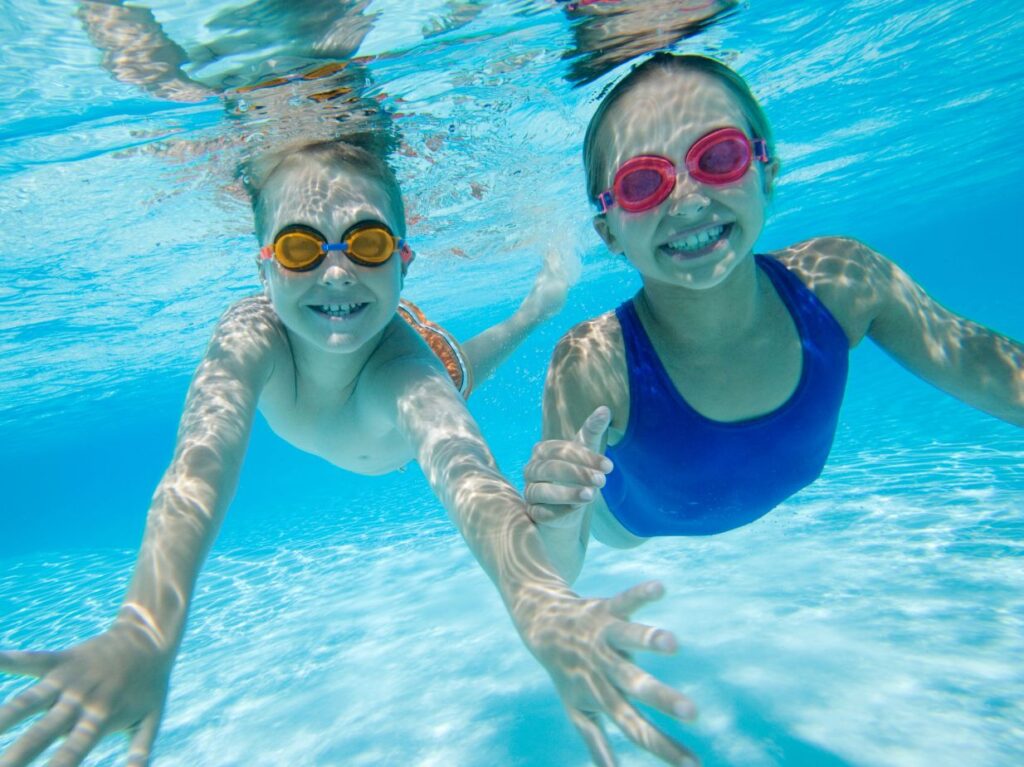 Fortalece el sistema inmune de los niños con clases de natación