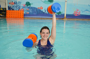 Las albercas semiolímpicas son ideales para hacer aquaerobics