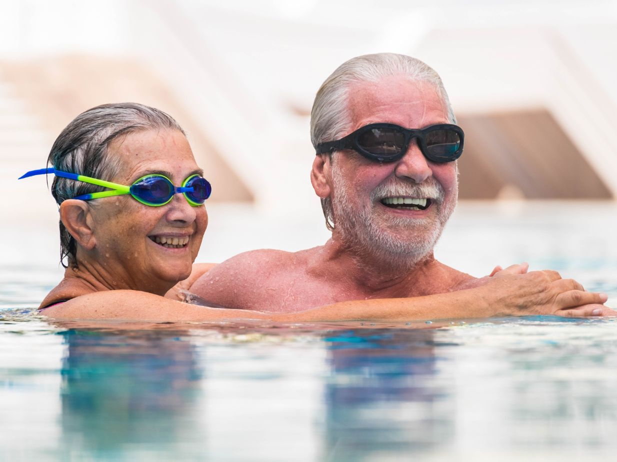 Natación para adultos mayores: Beneficios y técnicas