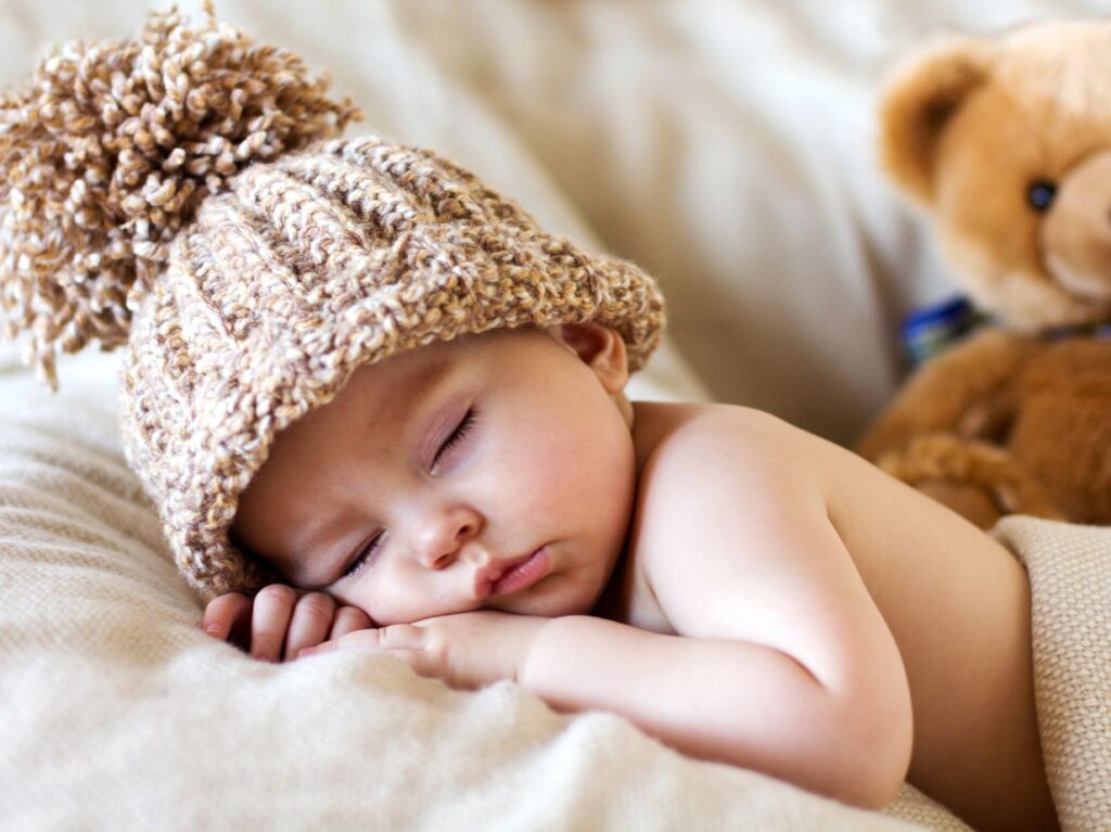 Bebé dormido y respirando tranquilamente