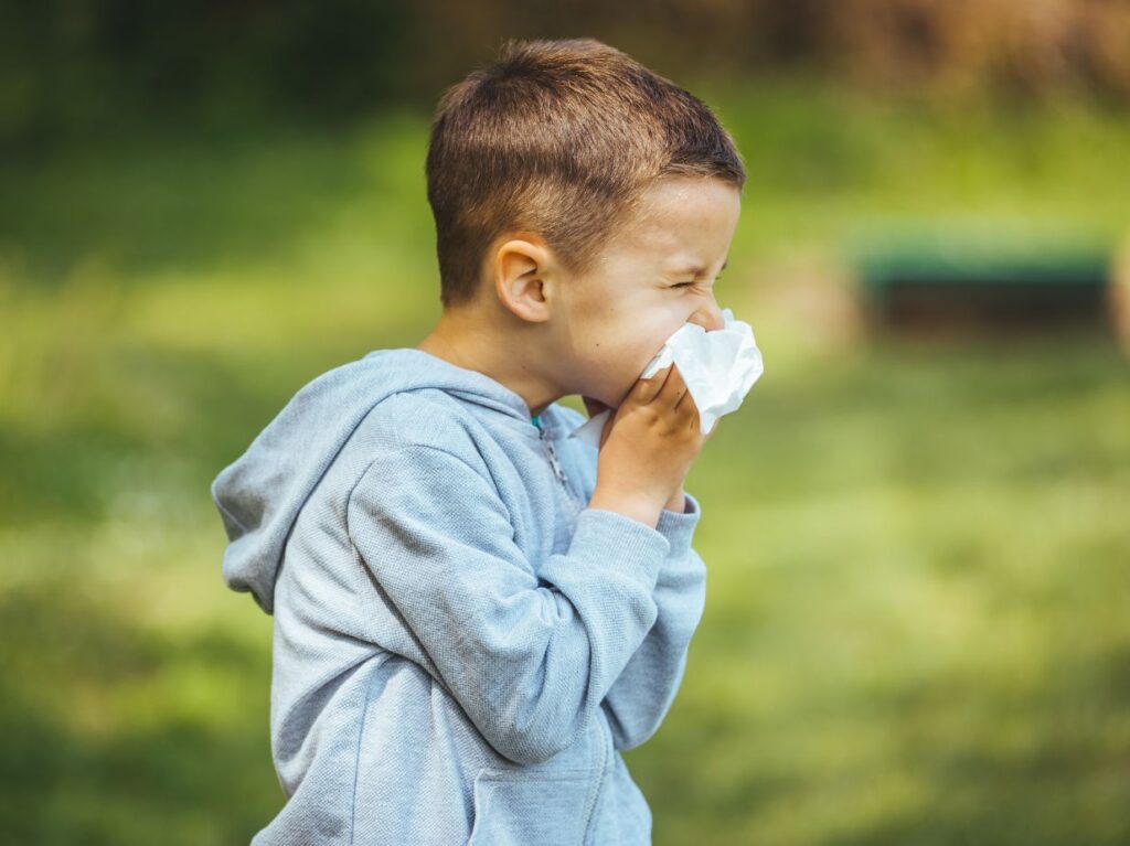 Niño con alergias respiratorias